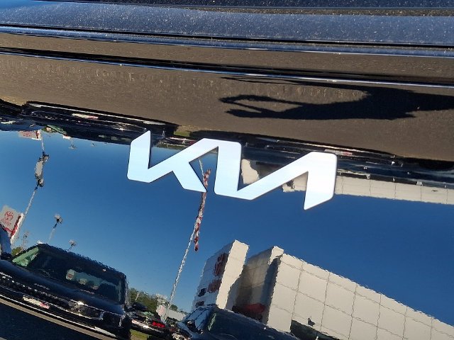 Used 2023 Black Kia X-Line image 33