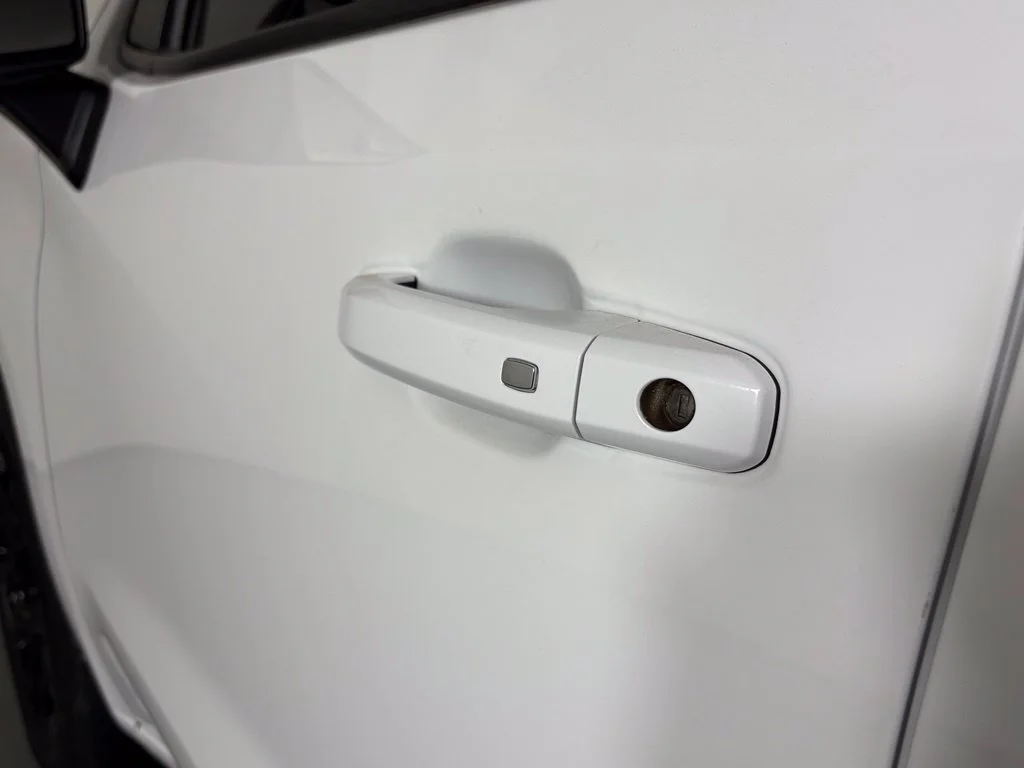 Used 2023 SUMMIT WHITE Chevrolet RST image 10
