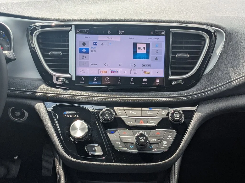 2026 Chrysler Pacifica Limited - Photo 18