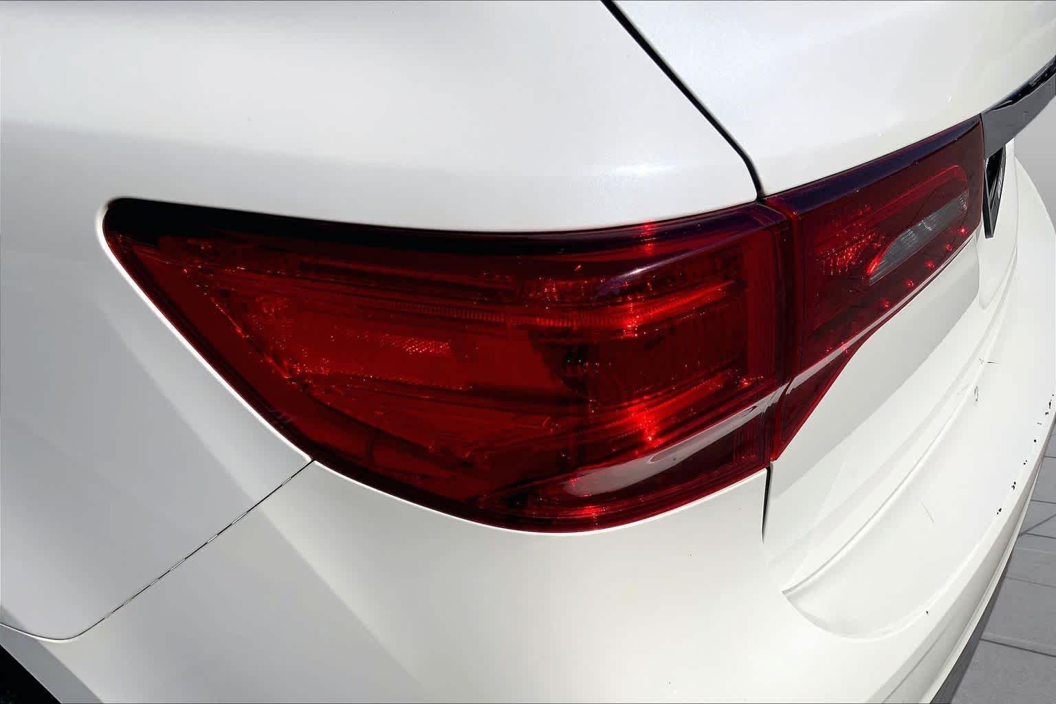 Used 2019 White Diamond Pearl Acura  image 28