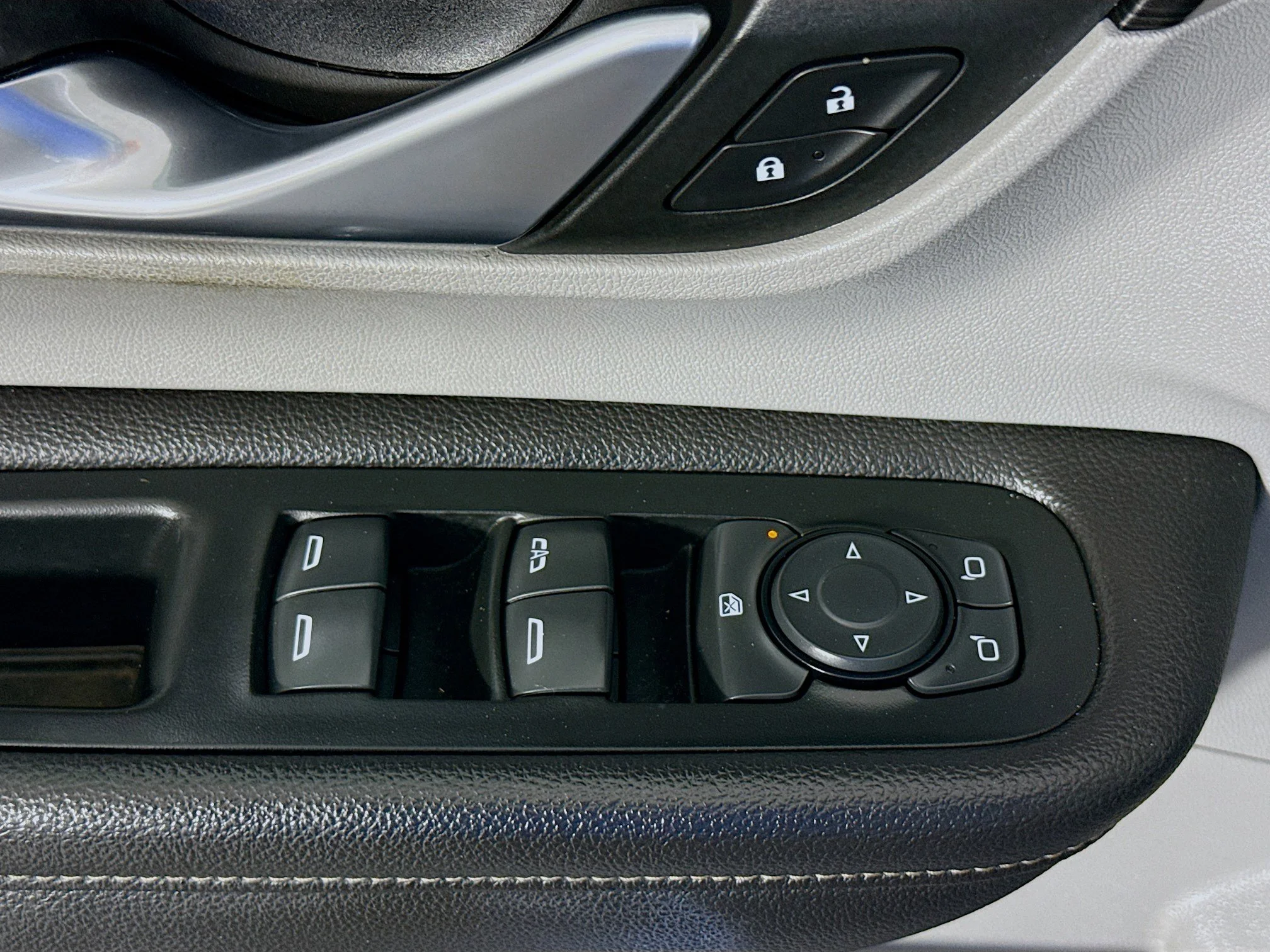 Used 2022 Summit White GMC SLE image 20