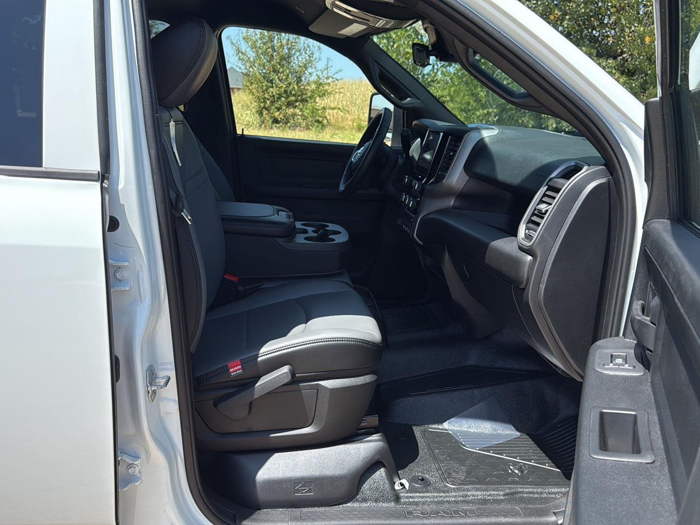 New 2027 Bright White Clearcoat RAM Tradesman image 27
