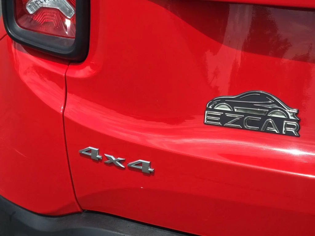 Used 2023 Red Jeep Latitude image 20