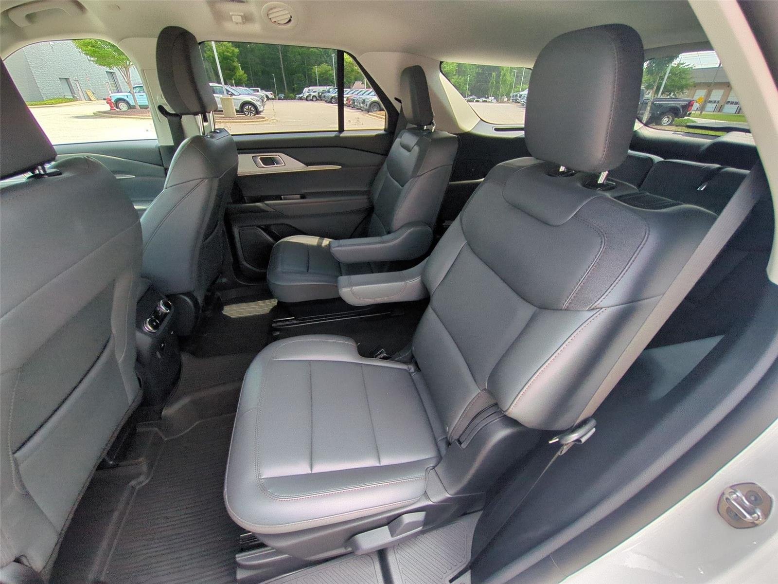New 2026 Star White Metallic Tri-Coat Ford Active image 33