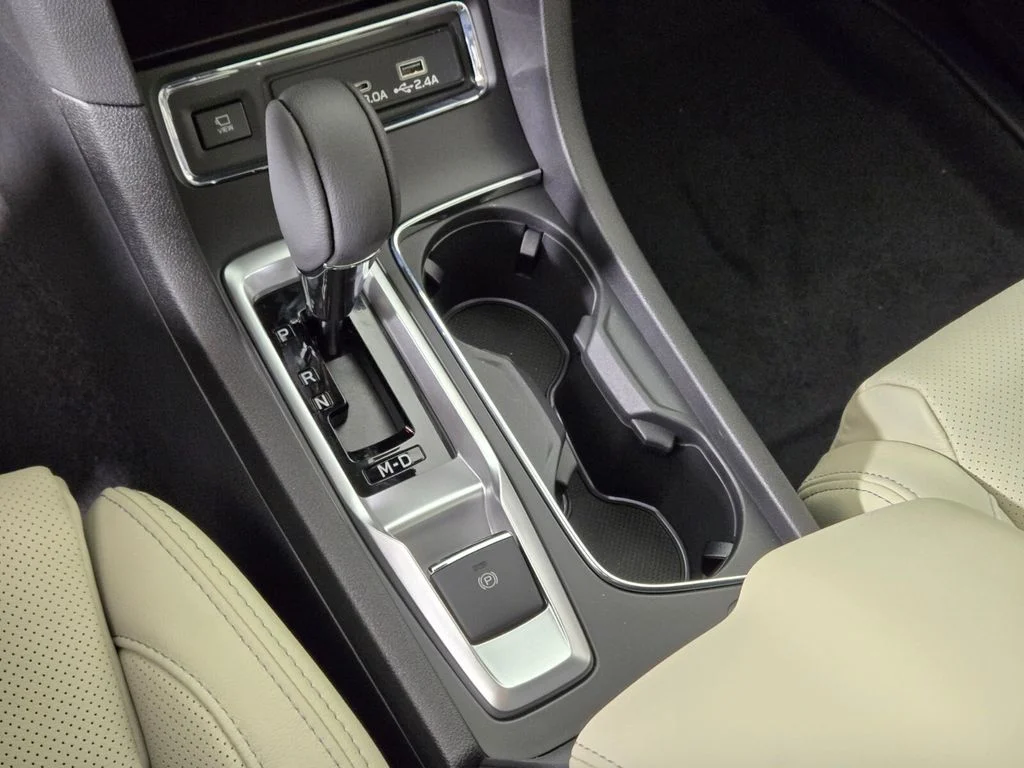 New 2026 CRYSTAL WHITE PEARL Subaru Limited 7-Passenger image 18