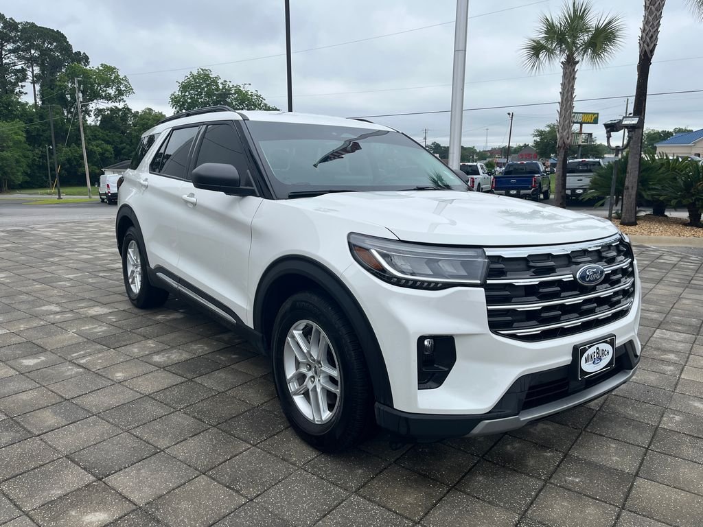 Used 2025 White Metallic Ford Active image 8