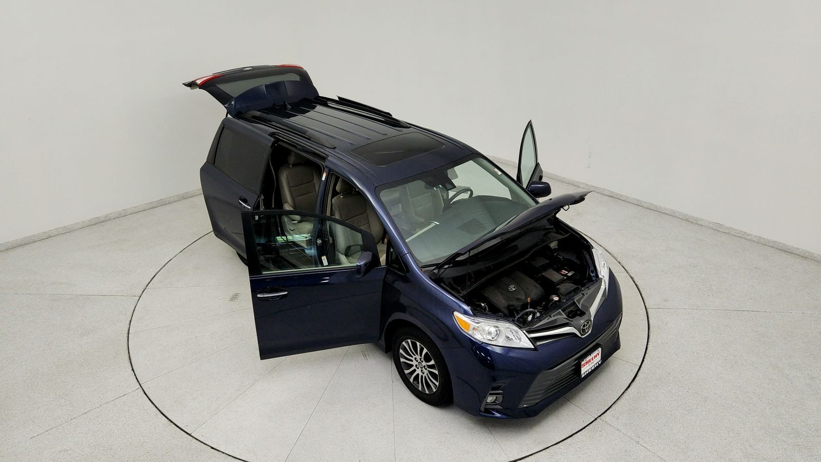 Used 2019 Beige Toyota XLE Premium image 21