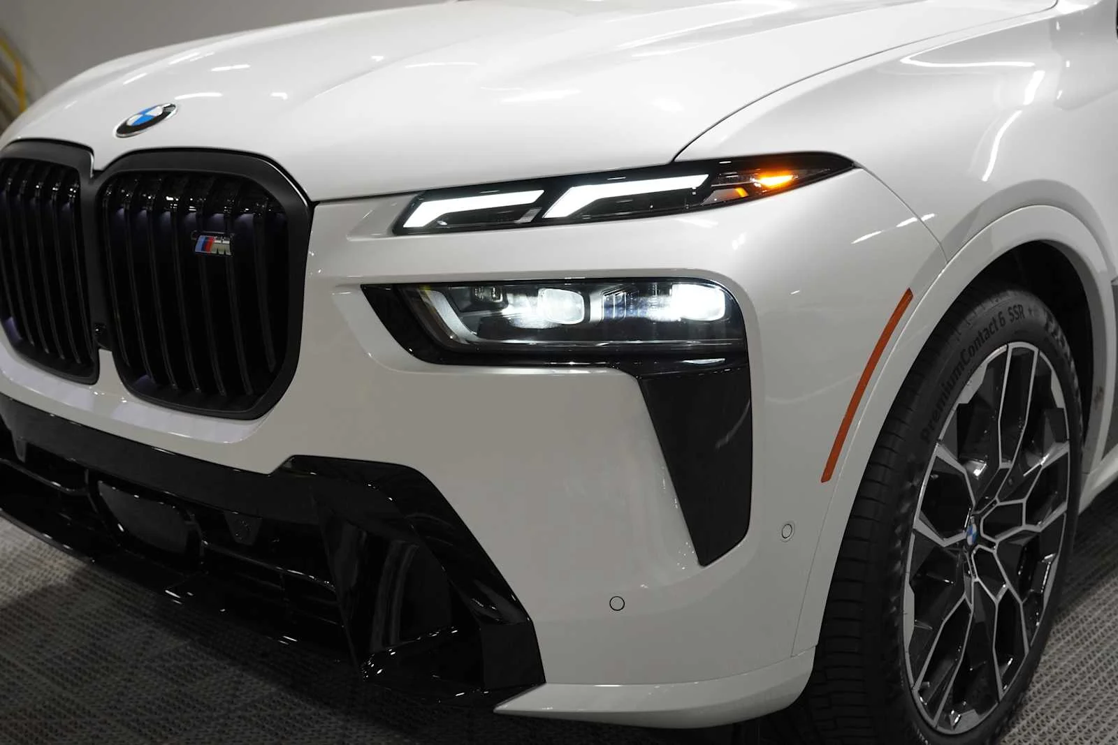 Used 2027 Mineral White Metallic BMW M60i image 7