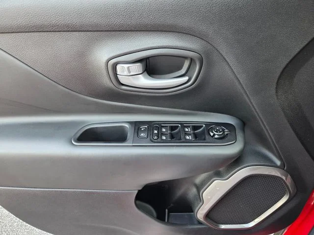 Used 2023 Red Jeep Latitude image 28