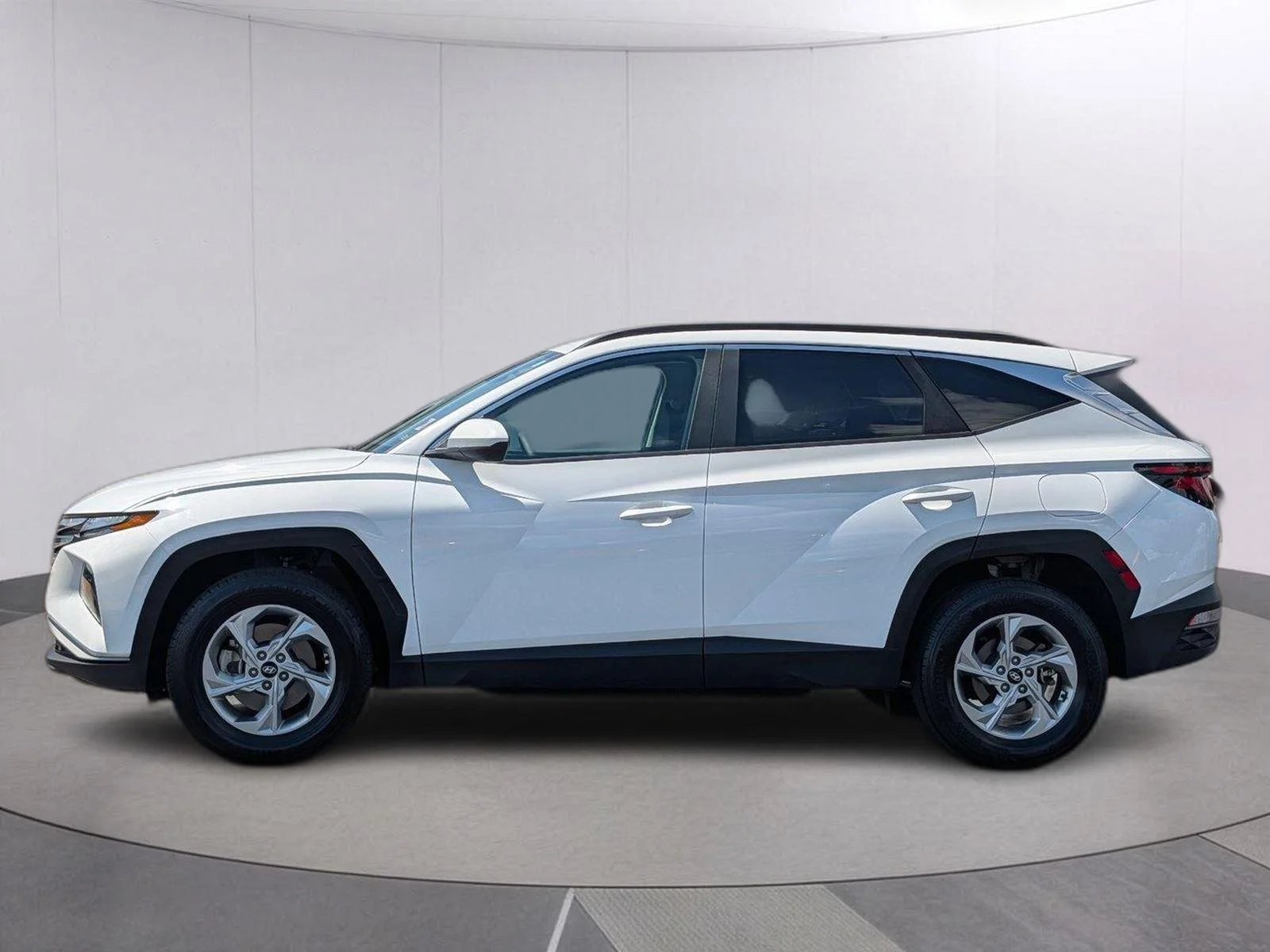 Used 2024 White Pearl Hyundai SEL image 4