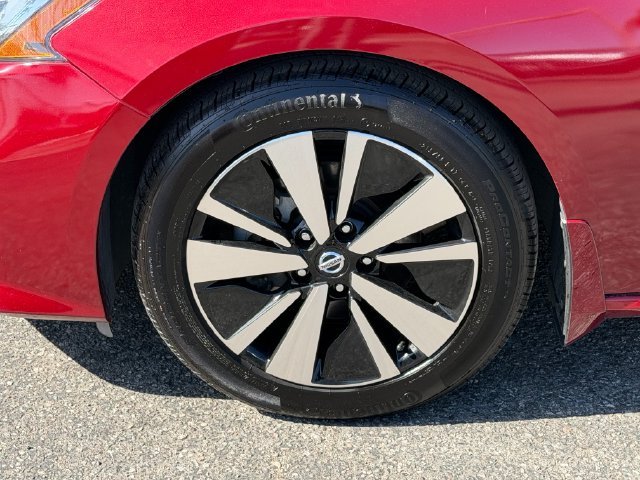 Used 2022 Red Nissan 2.5 SV image 12