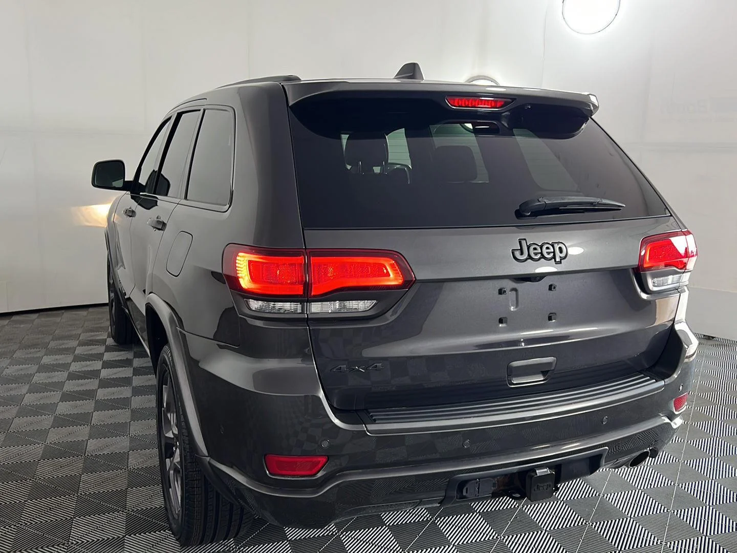 Used 2021 Granite Crystal Metallic Clearcoat Jeep 80th Anniversary image 9
