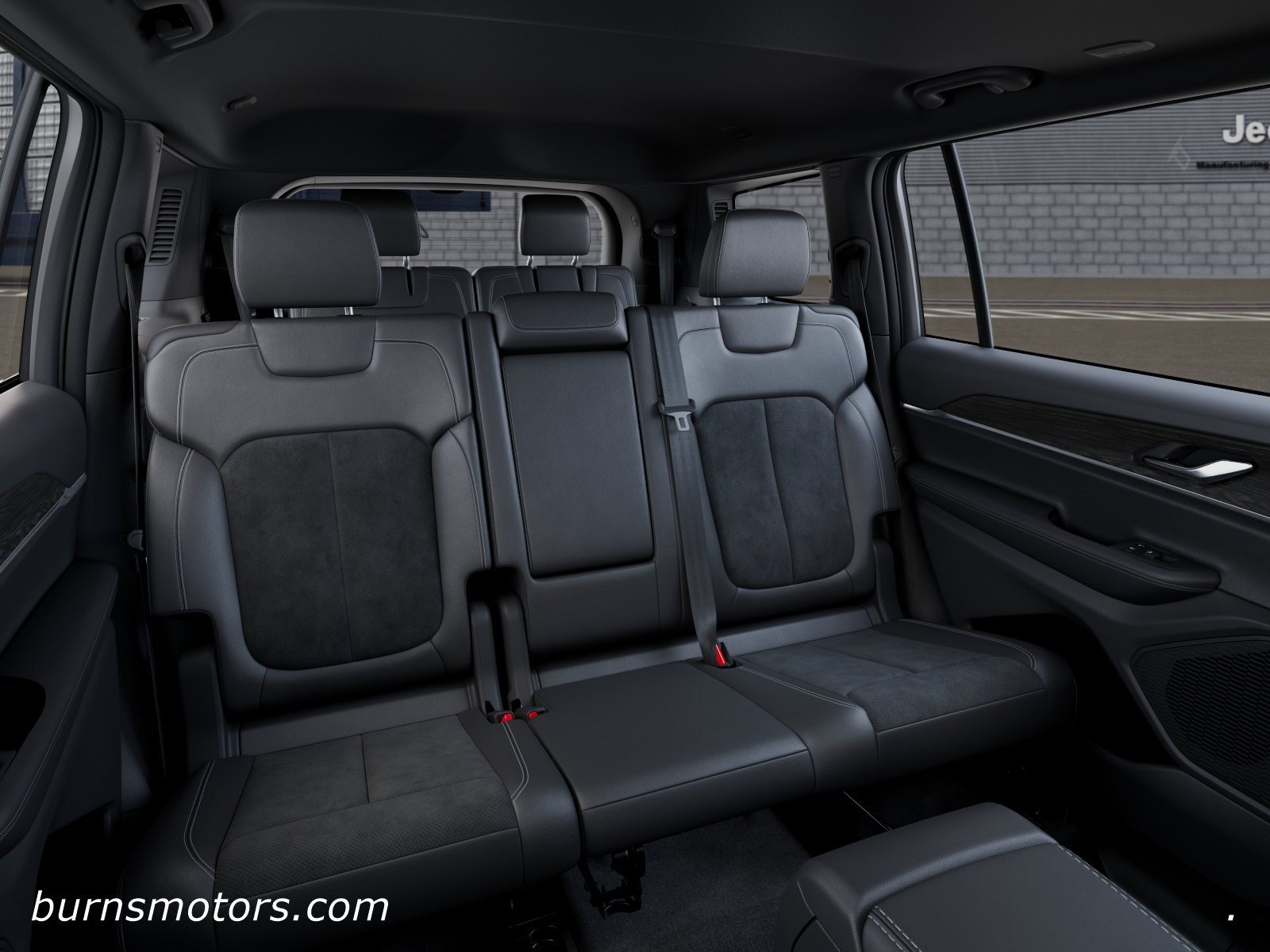New 2026 Diamond Black Crystal Pearl-Coat Exterior Paint Jeep Laredo Altitude image 15