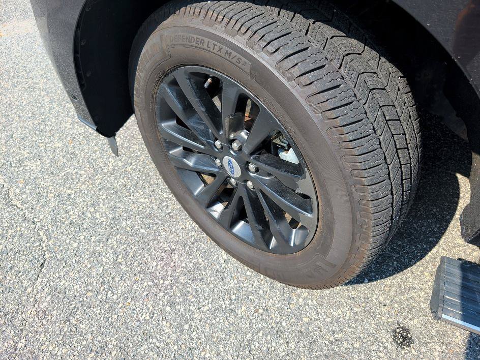 Used 2019 Black Metallic Ford Limited image 7