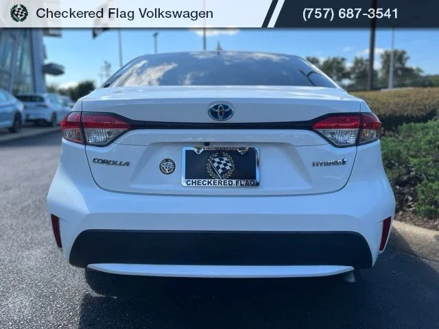 Used 2022 White Toyota LE image 11