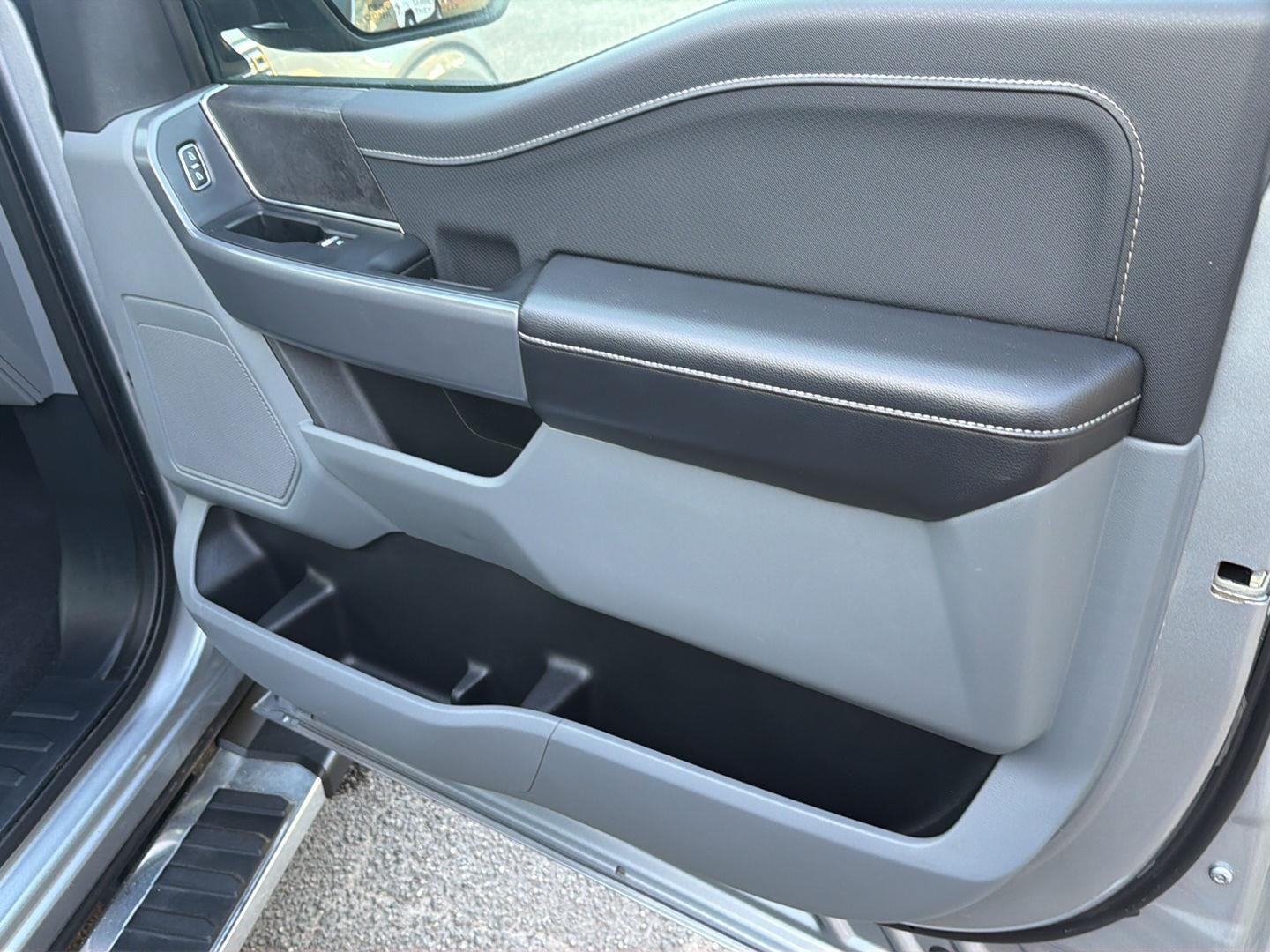 Used 2025 Iconic Silver Ford XLT image 14