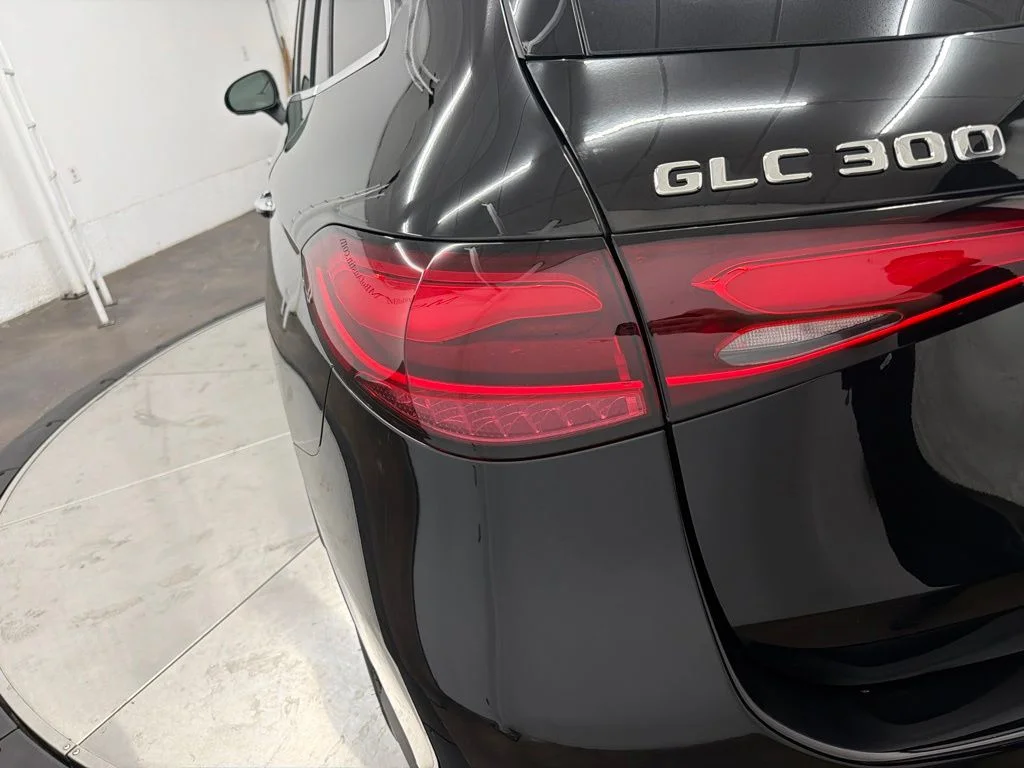 New 2027 Black Mercedes-Benz GLC 300 image 10