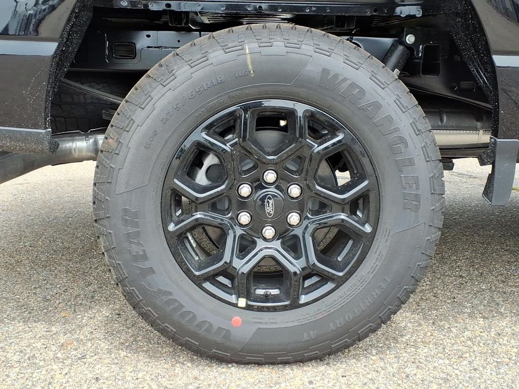 New 2026 Agate Black Metallic Ford XLT image 10