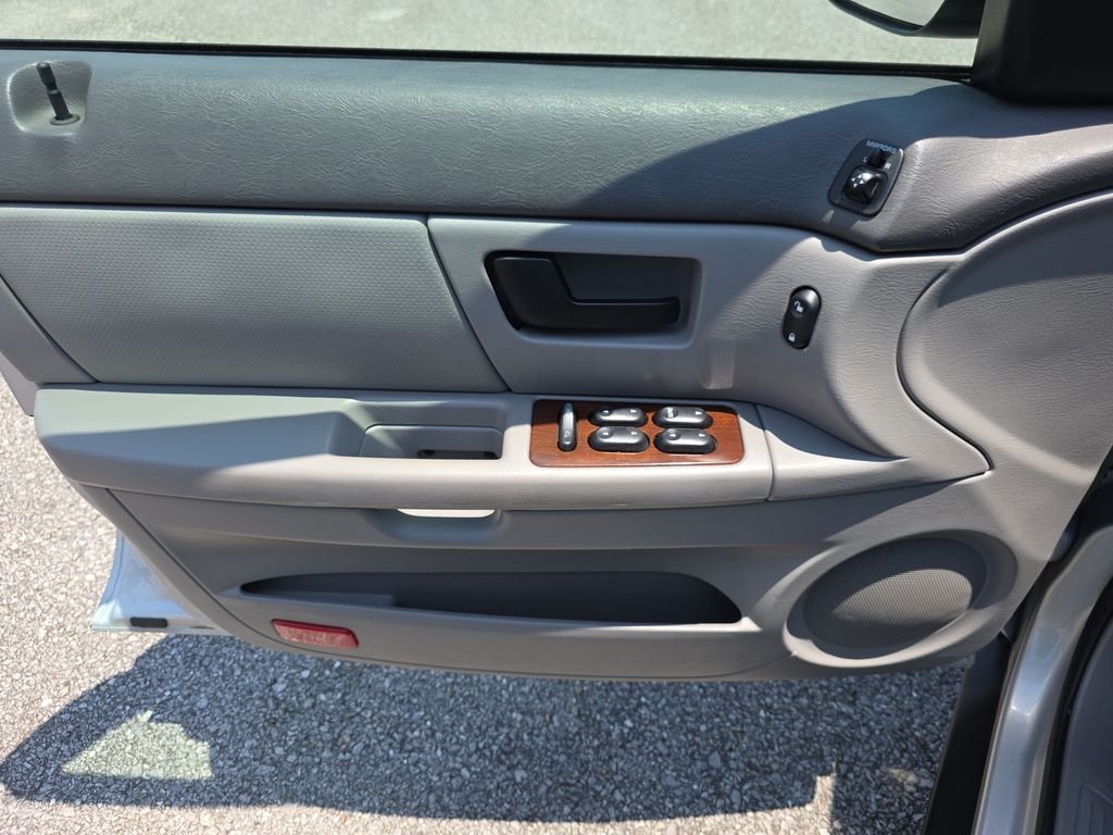 Used 2007 Silver Frost Clearcoat Metallic Ford SEL image 17