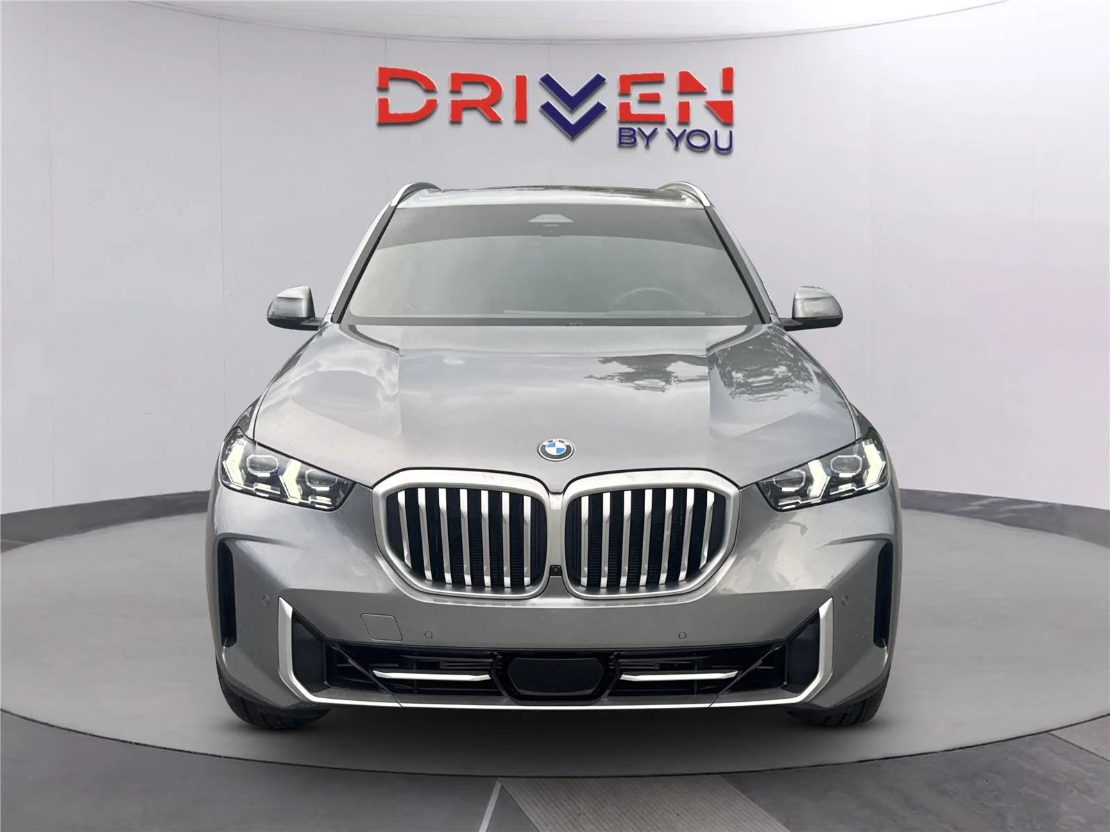 Used 2026 Skyscraper Grey Metallic BMW sDrive40i image 9