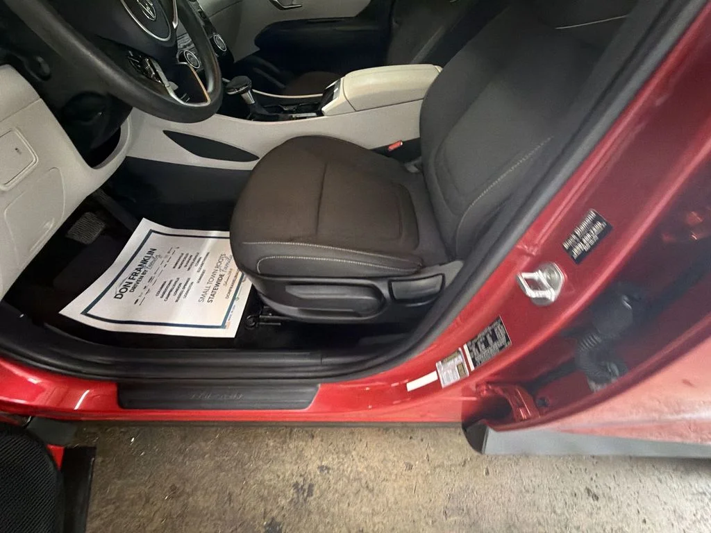 Used 2022 Red Hyundai SE image 12