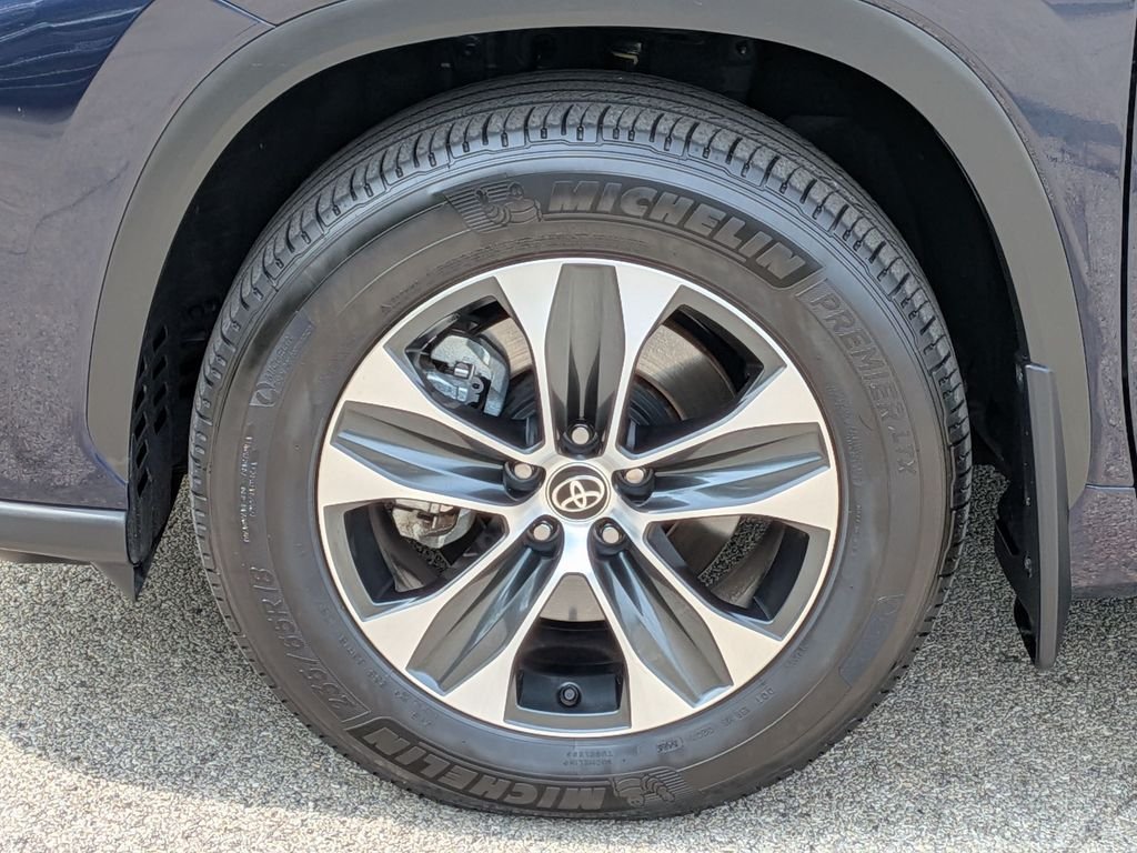 Used 2026  Toyota XLE image 15