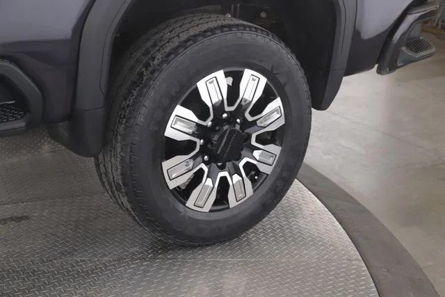 Used 2025 Black GMC Denali image 14
