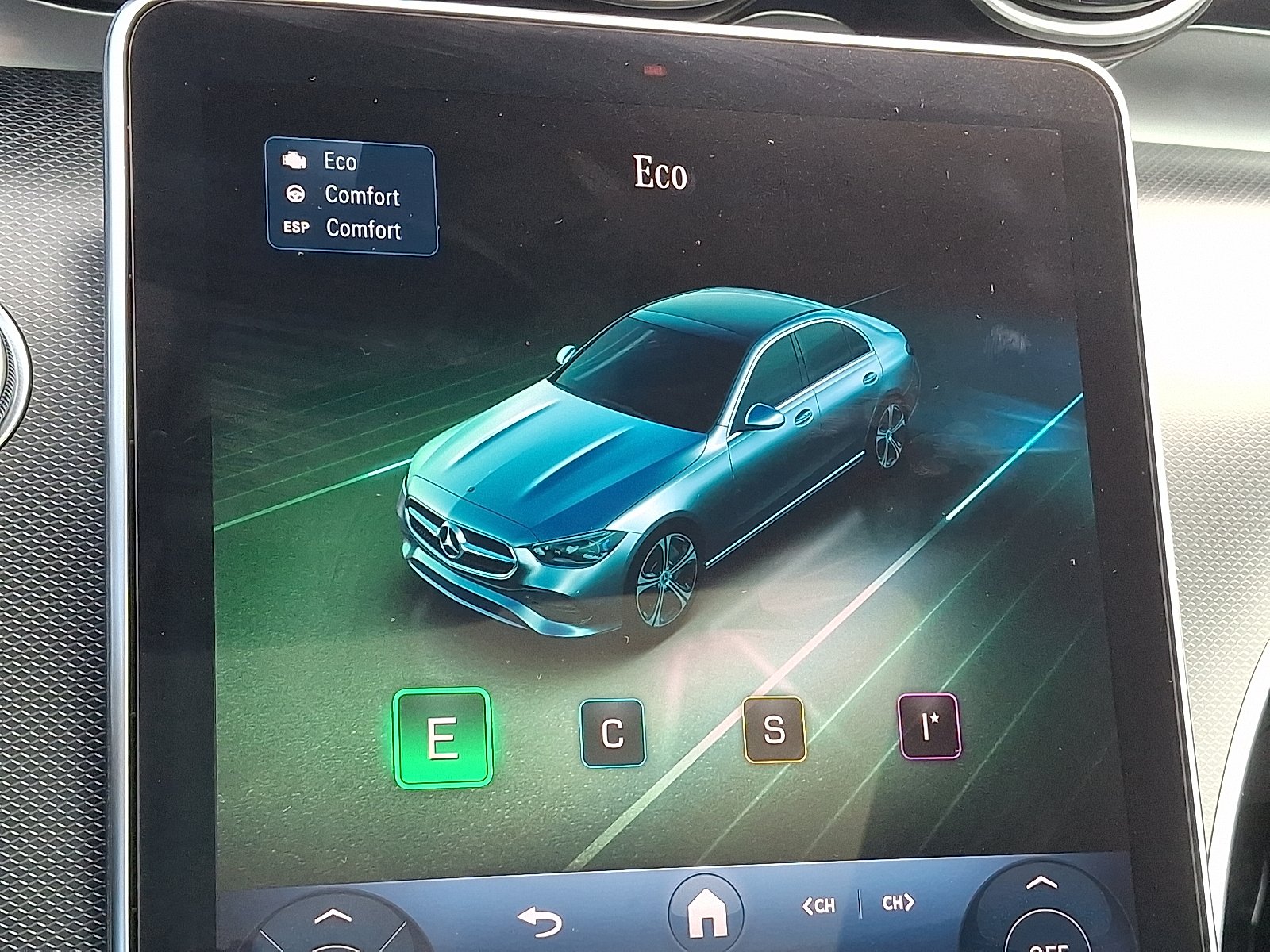 2025 Mercedes-Benz C-Class Sedan C 300 - Photo 22