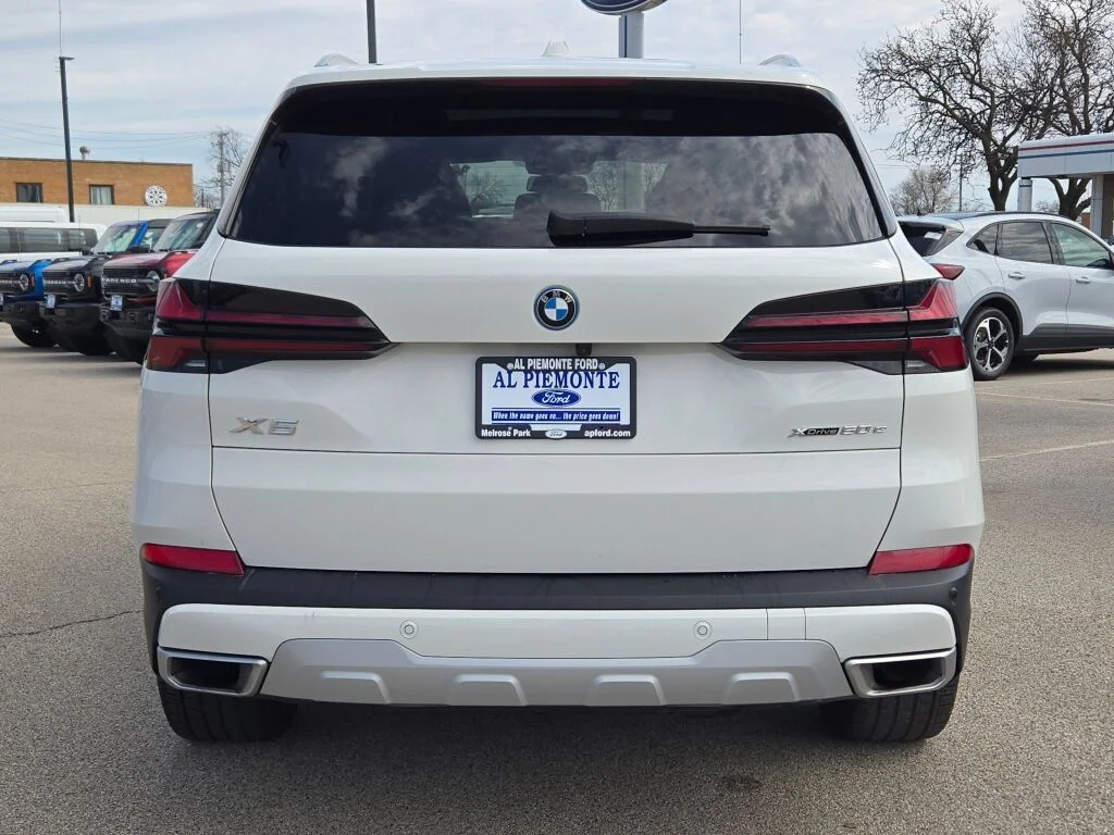 Used 2025 Alpine White BMW xDrive50e image 14