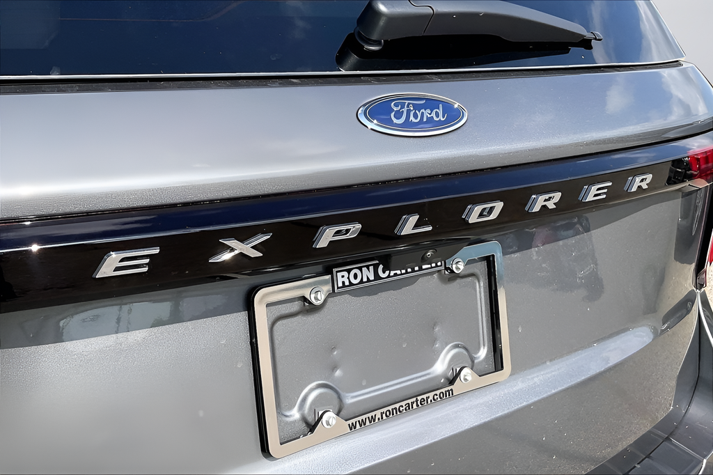 New 2026 Carbonized Gray Metallic Ford Active image 25