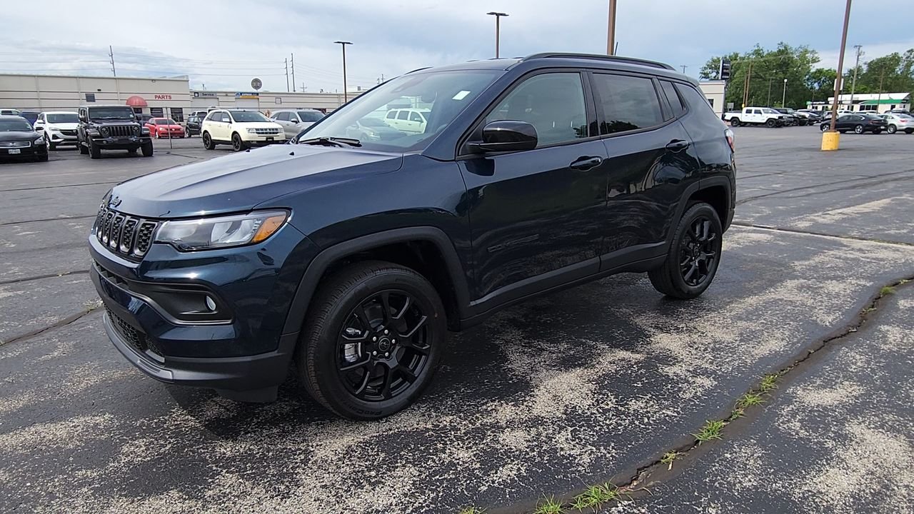 New 2026 Fathom Blue Pearl-Coat Exterior Paint Jeep Latitude Altitude image 4