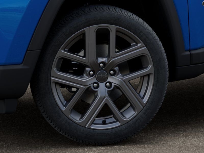 New 2026 Hydro Blue Pearl-Coat Exterior Paint Jeep Latitude image 8