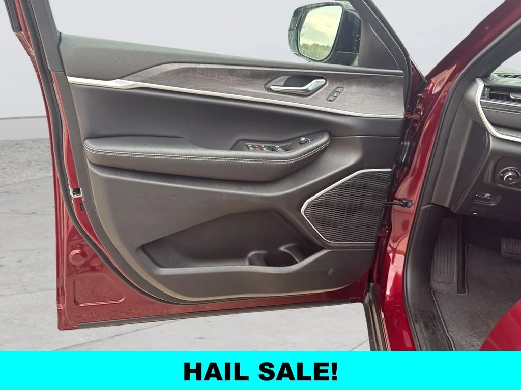 New 2025 Velvet Red Pearl-Coat Exterior Paint Jeep Limited image 11
