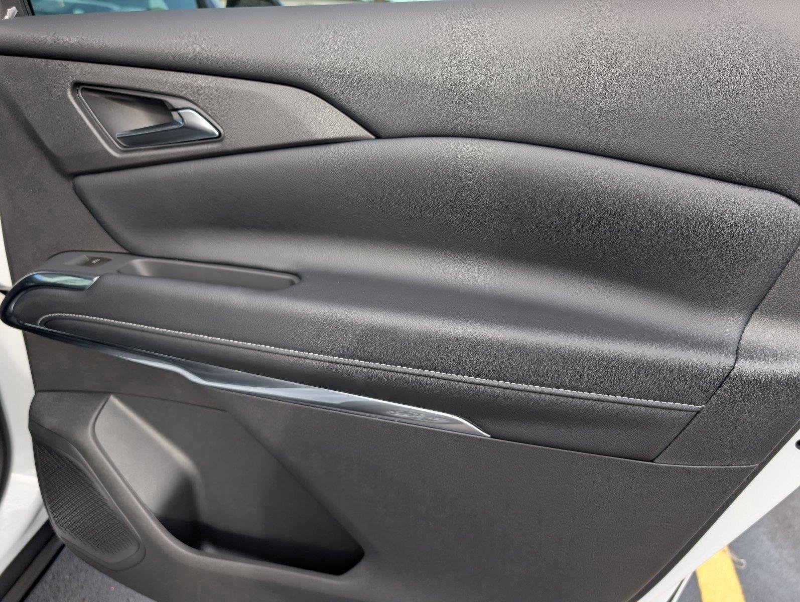 New 2027 Summit White Chevrolet LT image 36