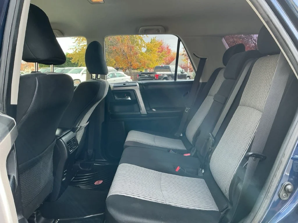 Used 2016 Blue Toyota SR5 image 27