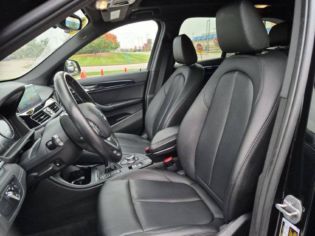 Used 2022 Black BMW xDrive28i image 11