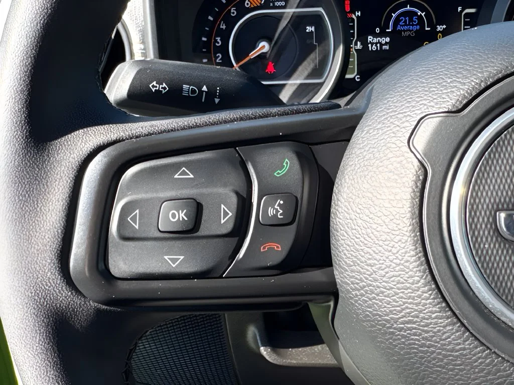 Used 2025 Green Jeep Sport S image 14