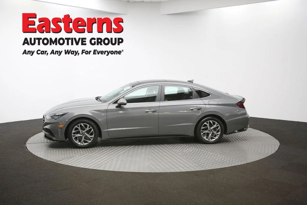 Used 2022 Gray Hyundai SEL image 57