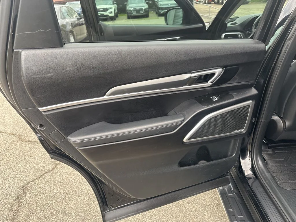 Used 2020 Black Kia S image 23