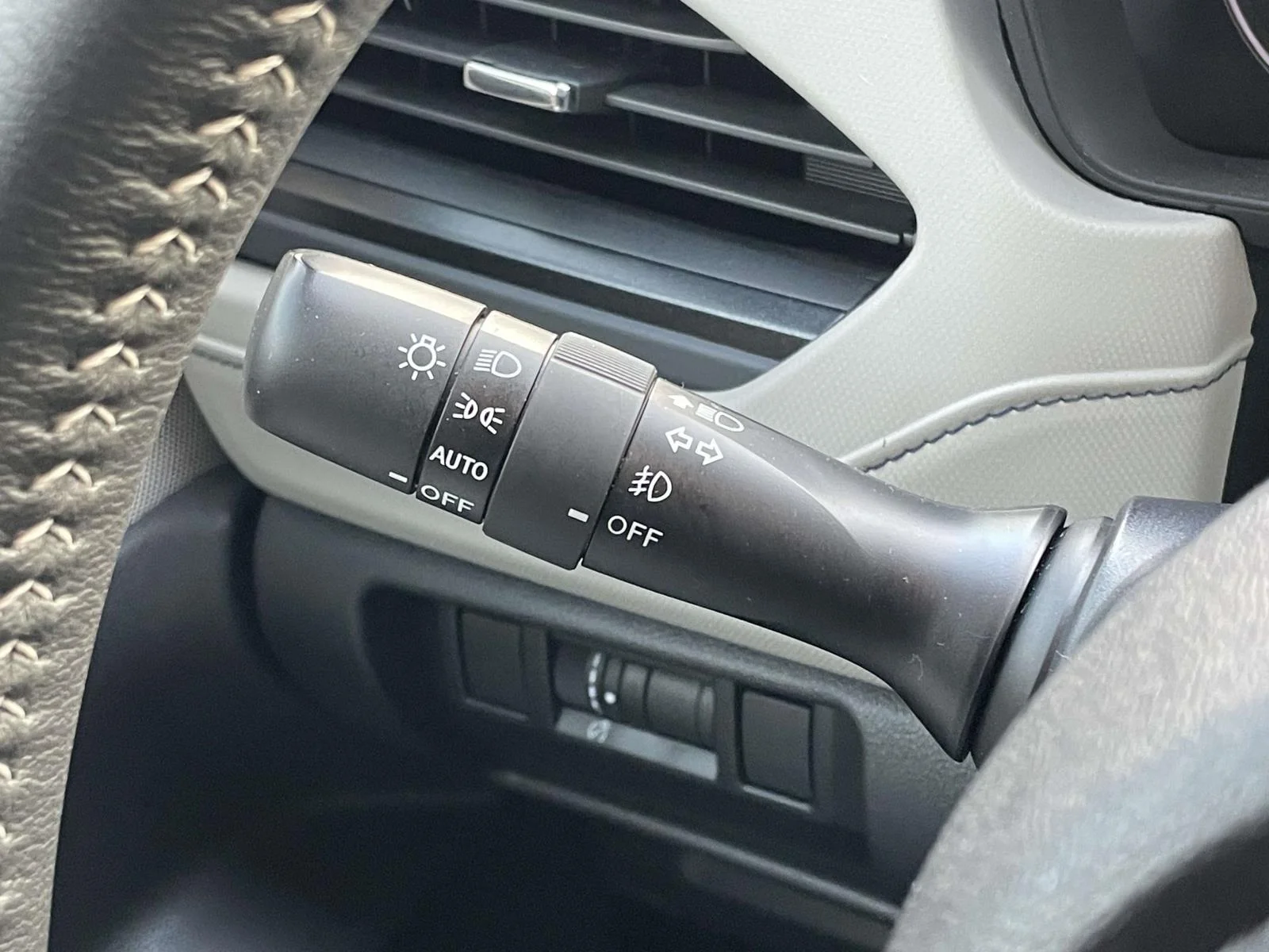 Used 2025 Ice Silver Metallic Subaru Premium image 12