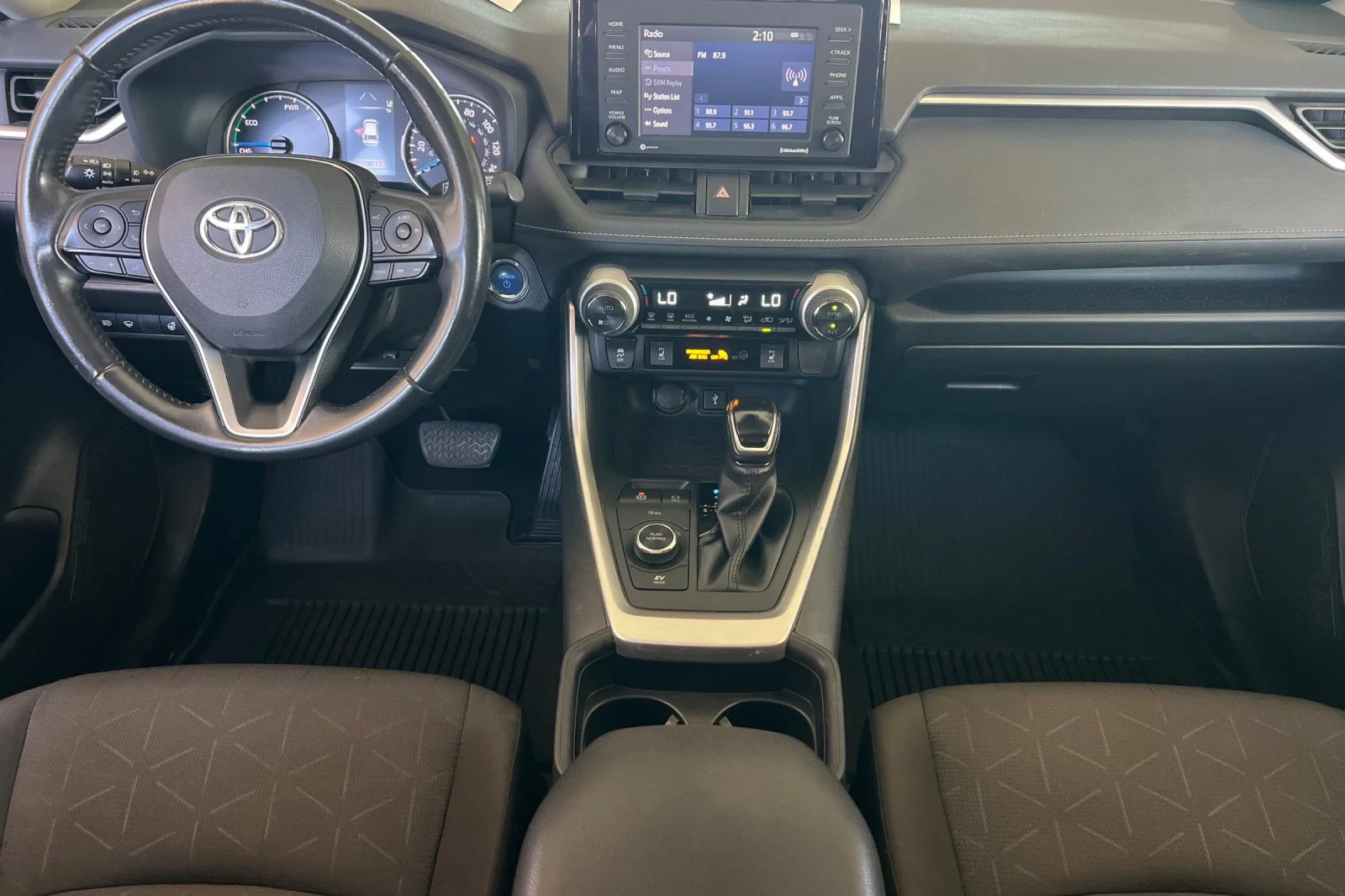 Used 2021 Silver Toyota XLE image 13
