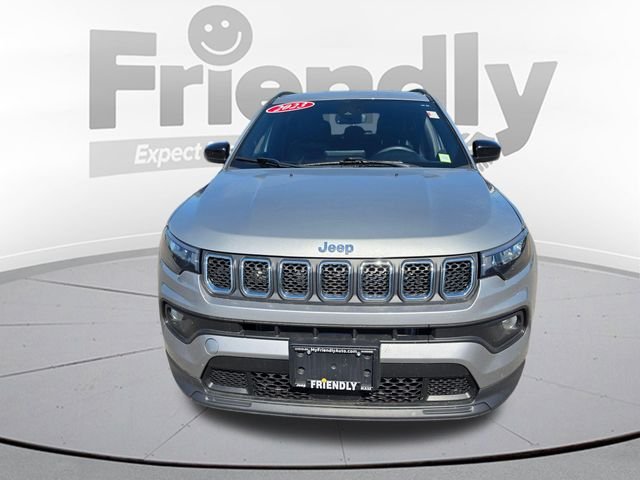 Used 2023 Silver Jeep Latitude image 2