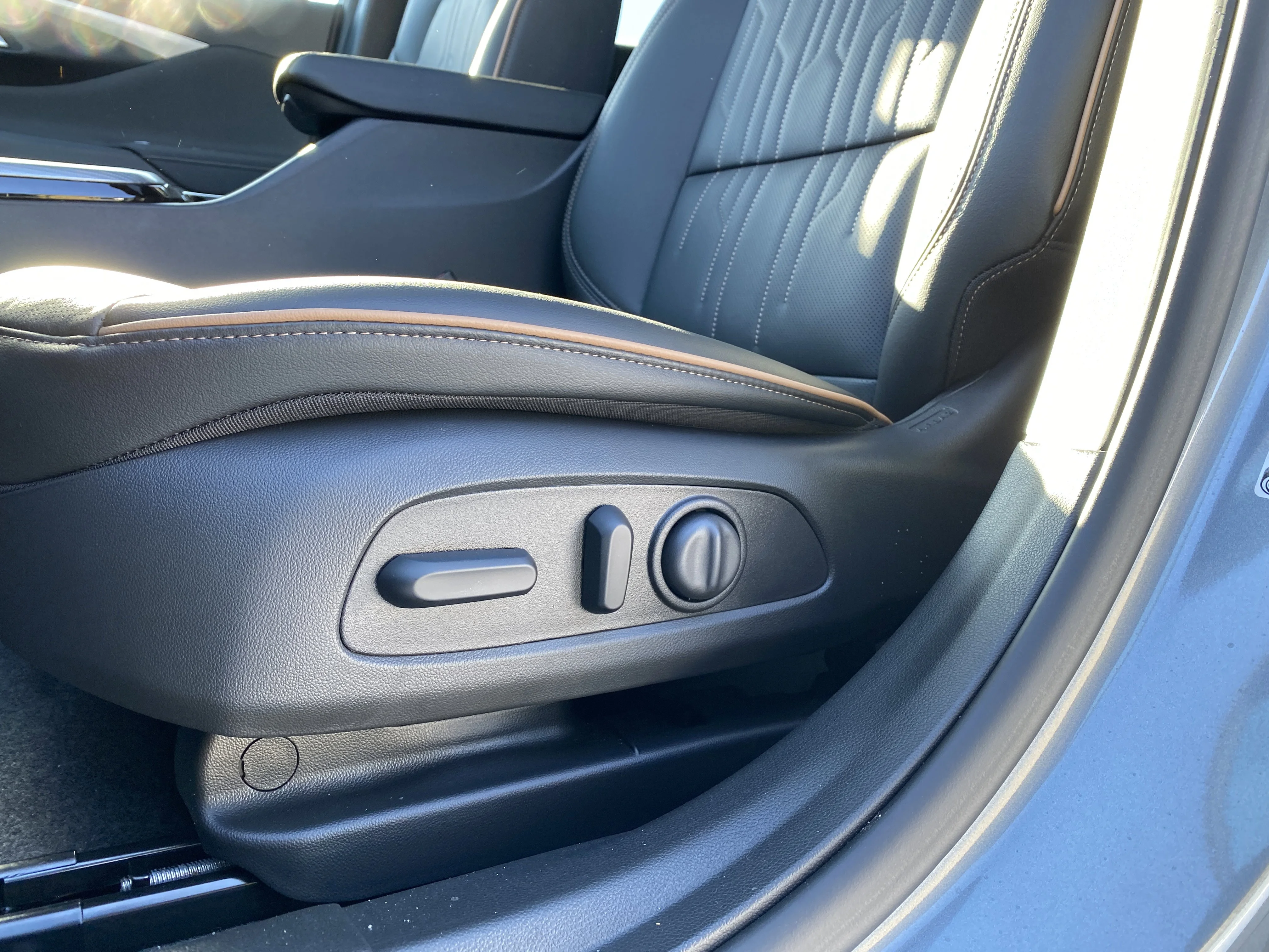 New 2026 MOONSTONE GREY METALLIC Buick Avenir image 26