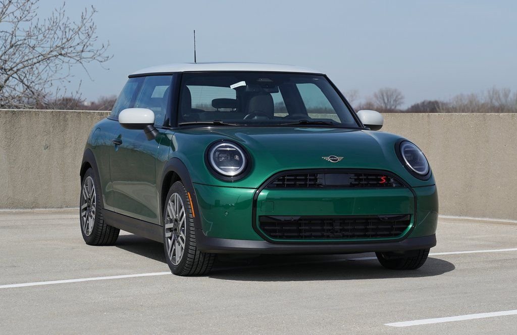2026 MINI Hardtop Cooper S Signature's photo