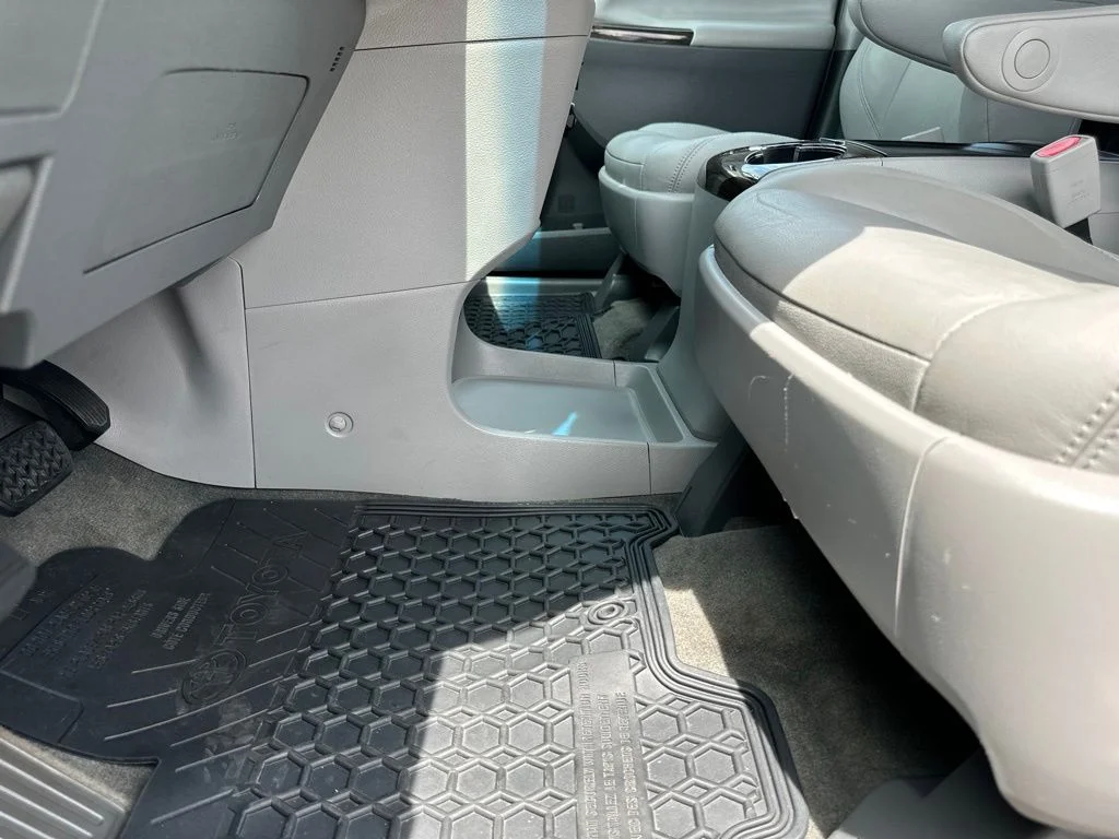 Used 2017 White Toyota XLE image 31