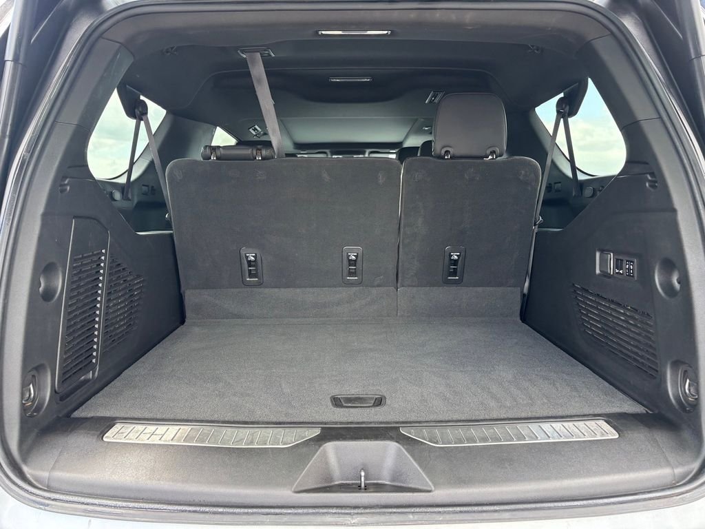 Used 2023 Gray Chevrolet Z71 image 32