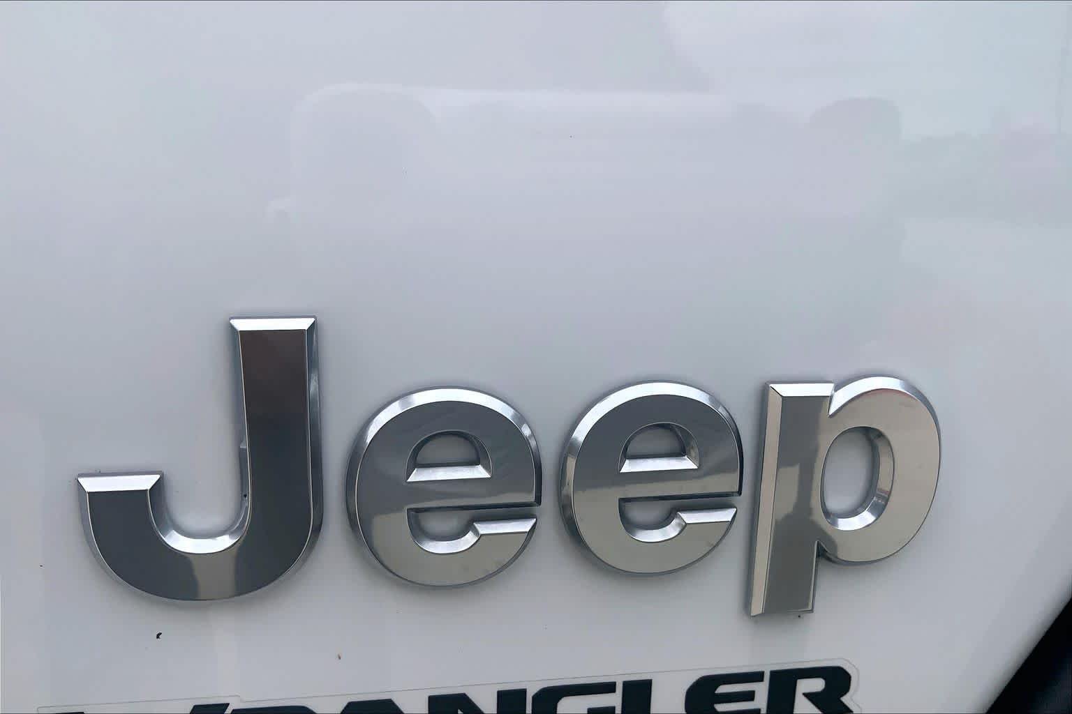 Used 2018 Bright White Clearcoat Jeep Sport image 33