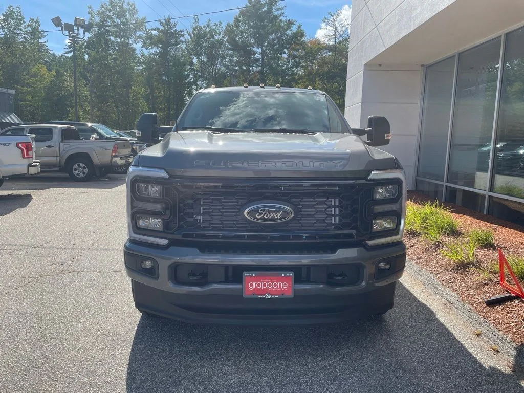 New 2026 CARBONIZED GRAY Ford Lariat image 3