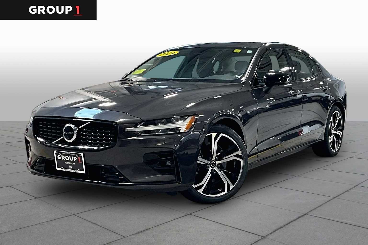 2024 Volvo S60 Plus Dark Theme
