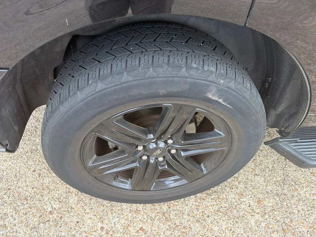 Used 2020 Black Ford XLT image 12